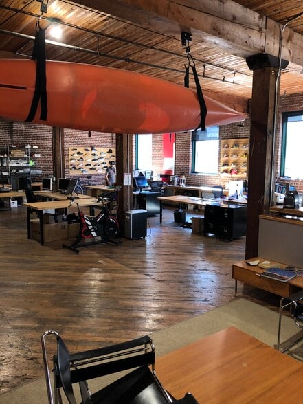More Photos Of 1104 NW 15th Ave, Portland Office For Lease