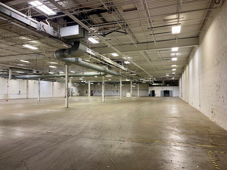 More Photos Of 32 Industrial Dr, Exeter Warehouse For Sale