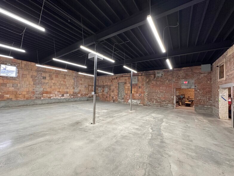 More Photos Of 201 Grand Ave, Mars General Retail For Lease