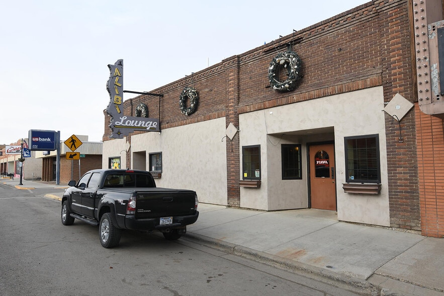 More Photos Of 239 Main St, Shelby Bar For Sale