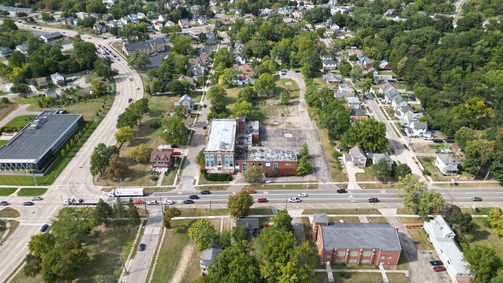 More Photos Of 131 University Dr, Pontiac Health Club For Sale