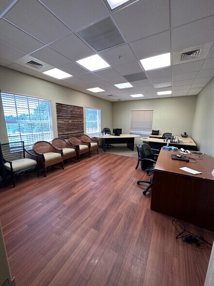 More Photos Of 842 Sunset Lake Blvd, Venice Medical For Lease