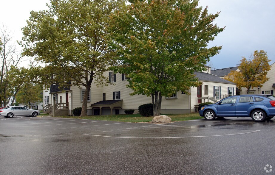 More Photos Of 46 Ravenna St, Hudson Office For Lease