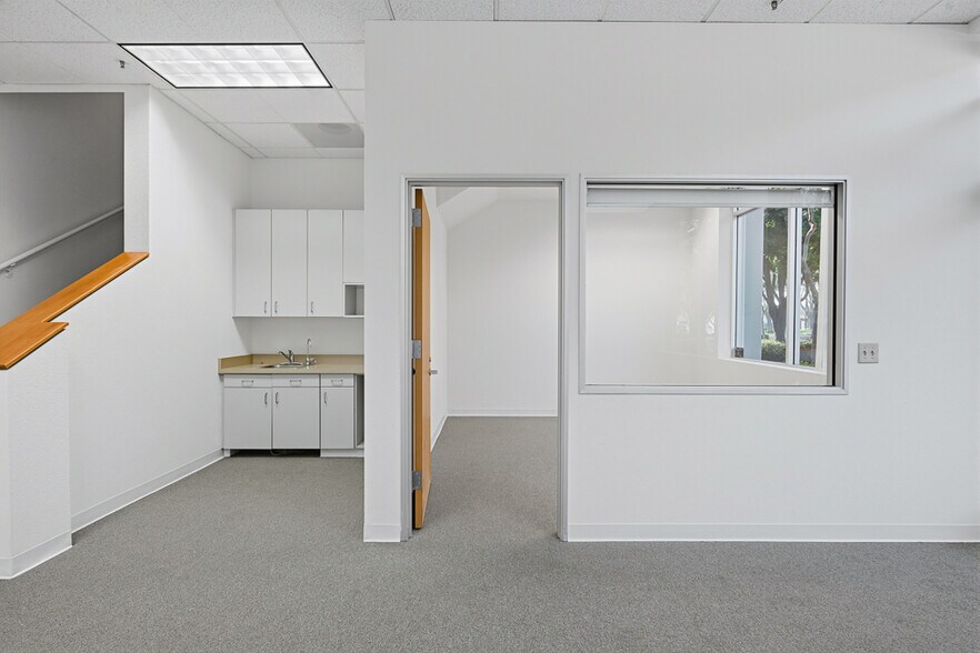 More Photos Of 2130-2162 Ringwood Ave, San Jose Showroom For Sale