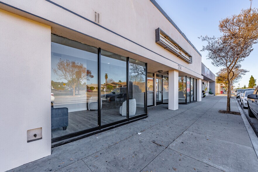 More Photos Of 214 W La Habra Blvd, La Habra Storefront For Lease