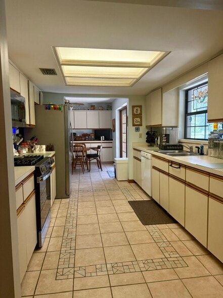 More Photos Of 33322 County Road 437, Sorrento Specialty For Sale