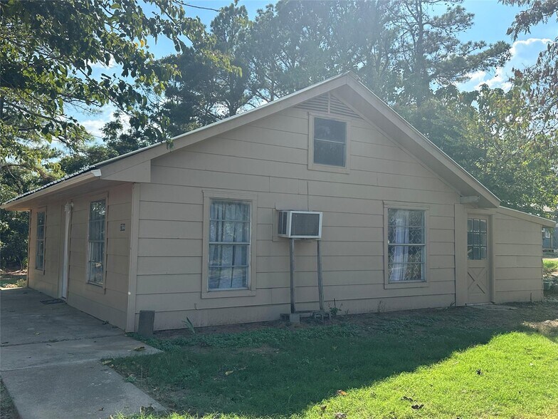 More Photos Of 2764 W Highway 199, Springtown Apartments For Sale