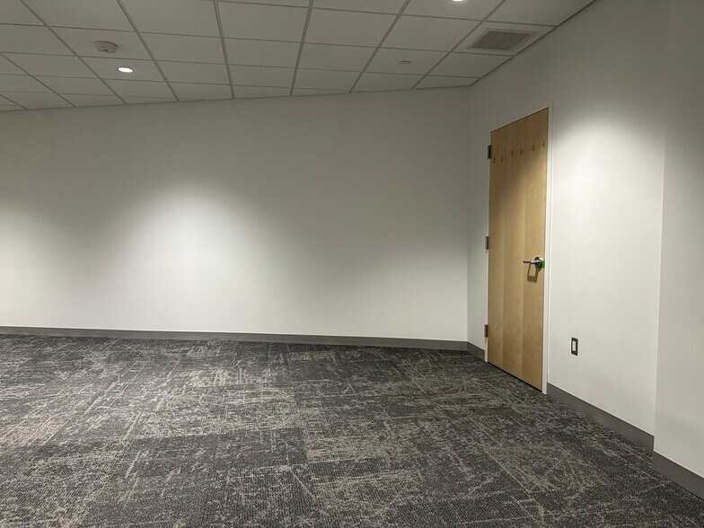 More Photos Of 85 E 8th St, Holland Medical For Sale