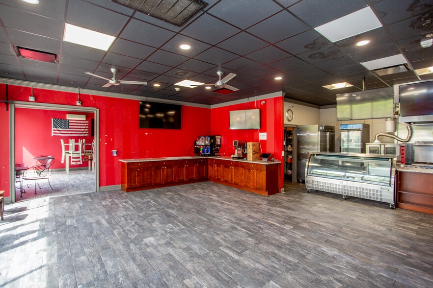 More Photos Of 720 Easton Rd, Riegelsville Freestanding For Lease