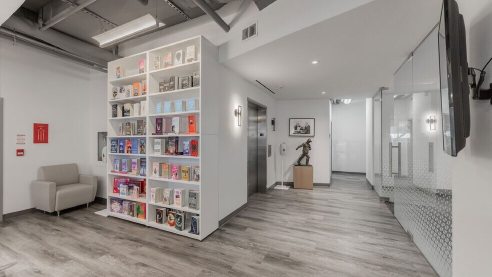 More Photos Of 166 King St E, Toronto Apartments For Lease