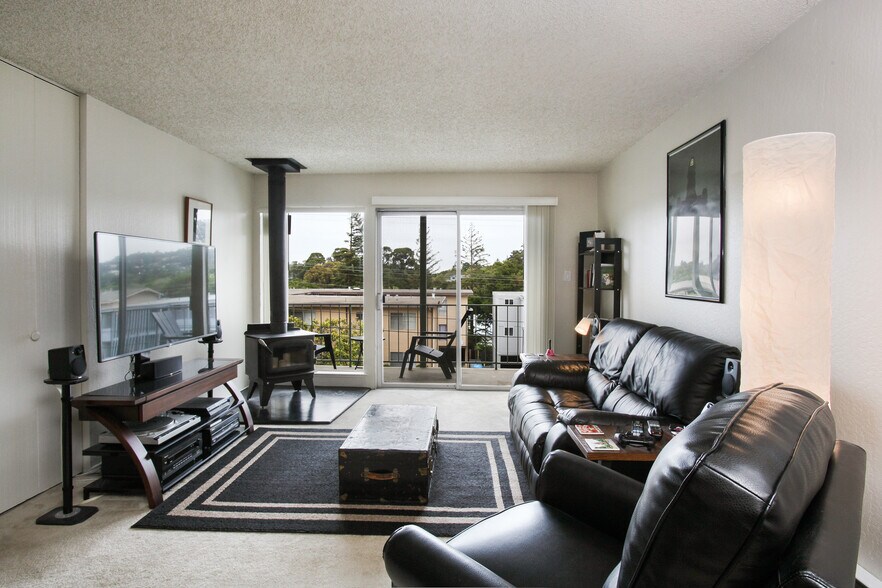 More Photos Of 2200 Village Ct, Belmont Apartments For Sale