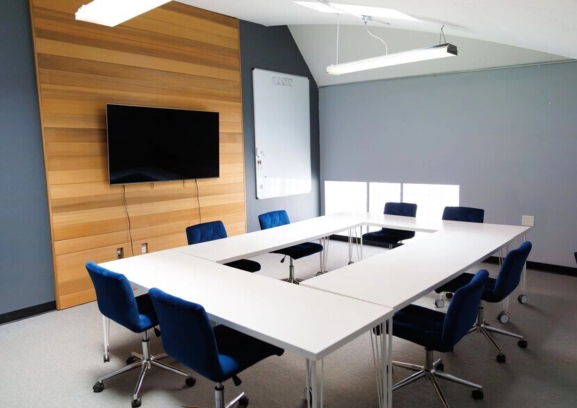 Primary Photo Of 560 4th St, San Francisco Showroom For Lease