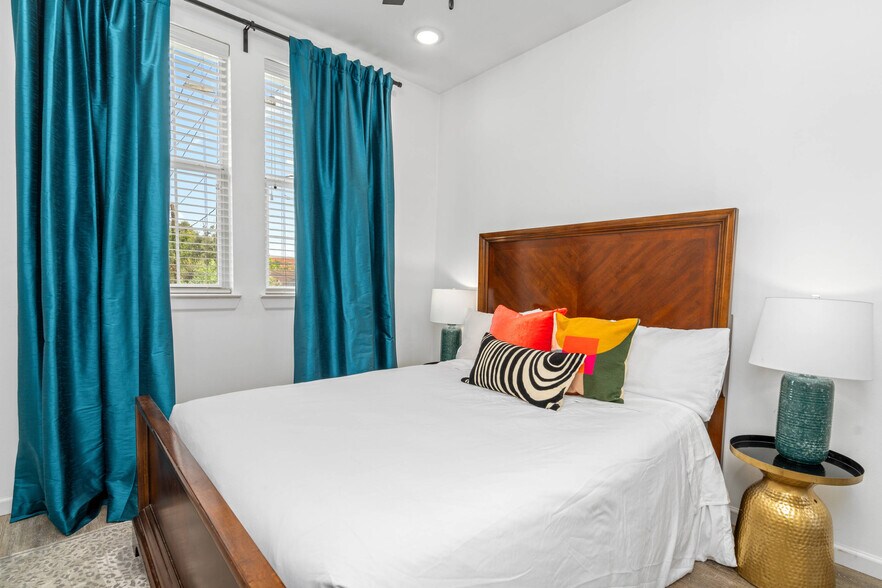 More Photos Of 2806 Rosewood St, Houston Multifamily For Sale