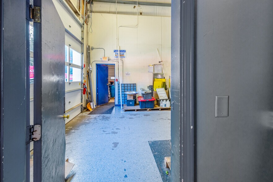 More Photos Of 28 Commercial Ct, Auburn Manufacturing For Sale