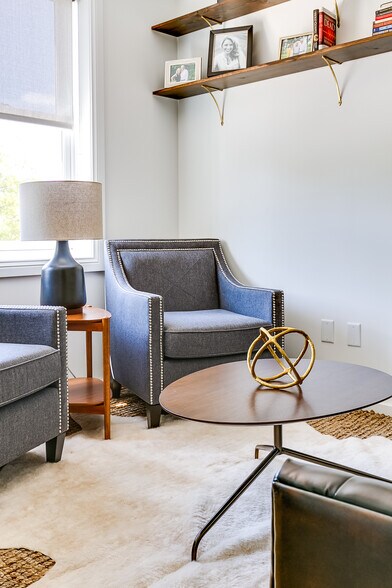 More Photos Of 423-441 NW 23rd St, Oklahoma City Movie Theatre For Lease