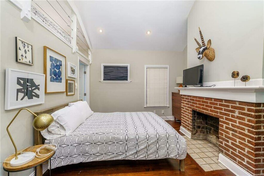 More Photos Of 604 Glen Iris Dr NE, Atlanta Office Residential For Sale