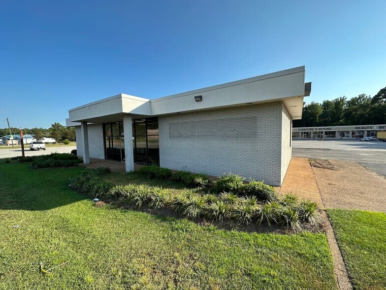 More Photos Of 4565 Saint Stephens Rd, Eight Mile Bank For Lease