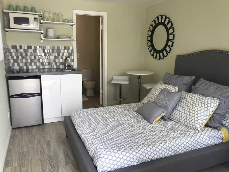 More Photos Of 1100 NE 18th Ct, Fort Lauderdale Apartments For Sale