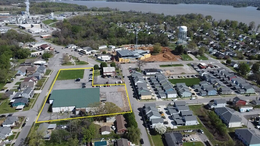 More Photos Of 1111-1115 Donelson Ave, Old Hickory Showroom For Lease