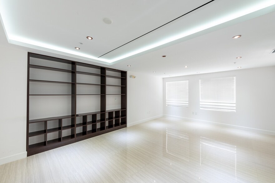 More Photos Of 309 23rd St, Miami Beach Office For Lease
