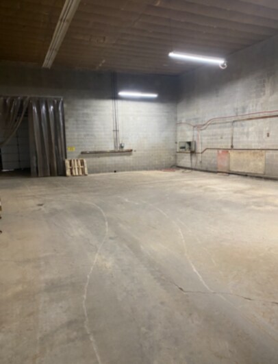 More Photos Of 167 Old Lincoln Hwy, Grantsville Manufacturing For Lease