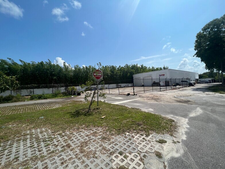 More Photos Of 7650 Hillsborough ave, Tampa Land For Lease