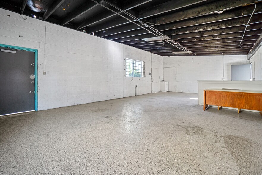 More Photos Of 1139 W 17th St, Santa Ana Freestanding For Lease