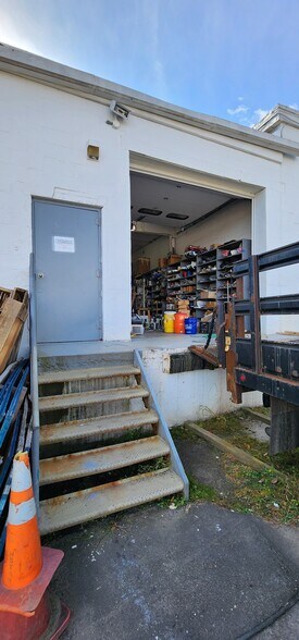 More Photos Of 4 Alcap Rdg, Cromwell Manufacturing For Lease