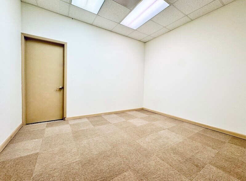 More Photos Of 120 Ring Ave S, Tarpon Springs Office For Lease