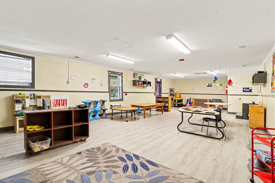 More Photos Of 983 Forest Ave, Forest Park Daycare Center For Sale