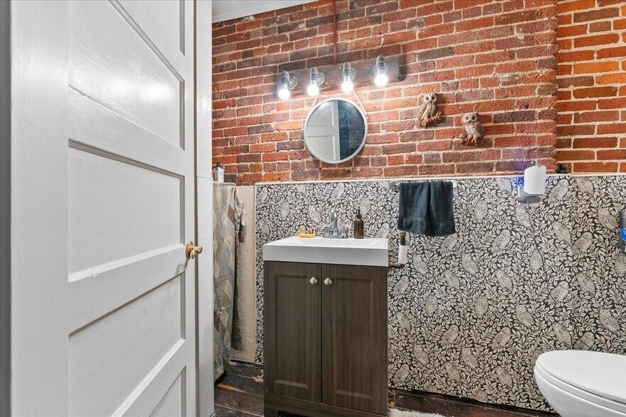 More Photos Of 107 W Main St, Grass Valley Storefront Retail Office For Sale