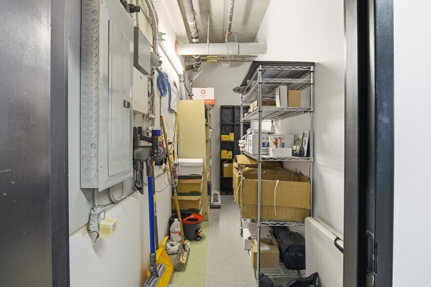 More Photos Of 9411 98 Av NW, Edmonton Office For Sale