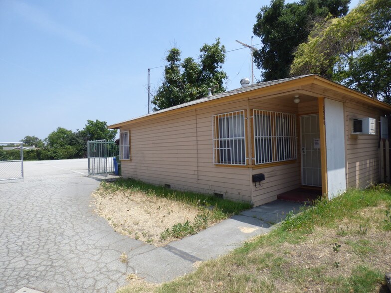 More Photos Of 8614 Valley Blvd, Rosemead Light Distribution For Sale