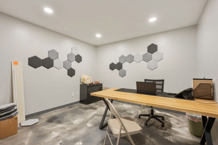 More Photos Of 4714 S Zarzamora St, San Antonio Auto Repair For Sale