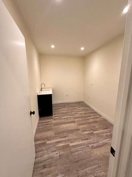 More Photos Of 14514-14516 Ventura Blvd, Sherman Oaks Storefront For Lease