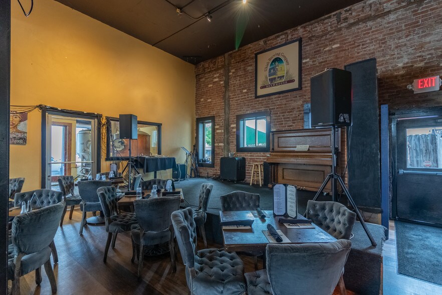 More Photos Of 102 S State St, Ukiah Storefront Retail Office For Sale