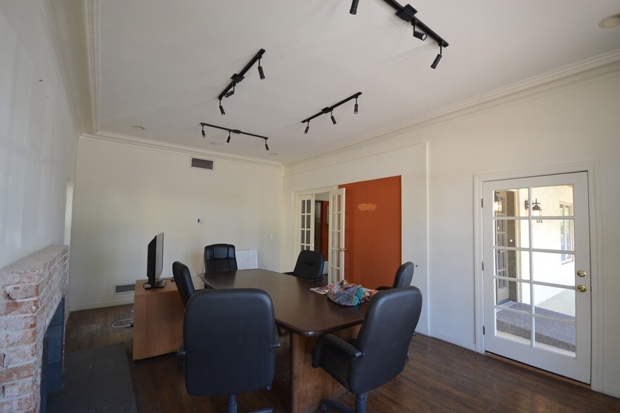 More Photos Of 131 W University Dr, Mesa Office Residential For Lease