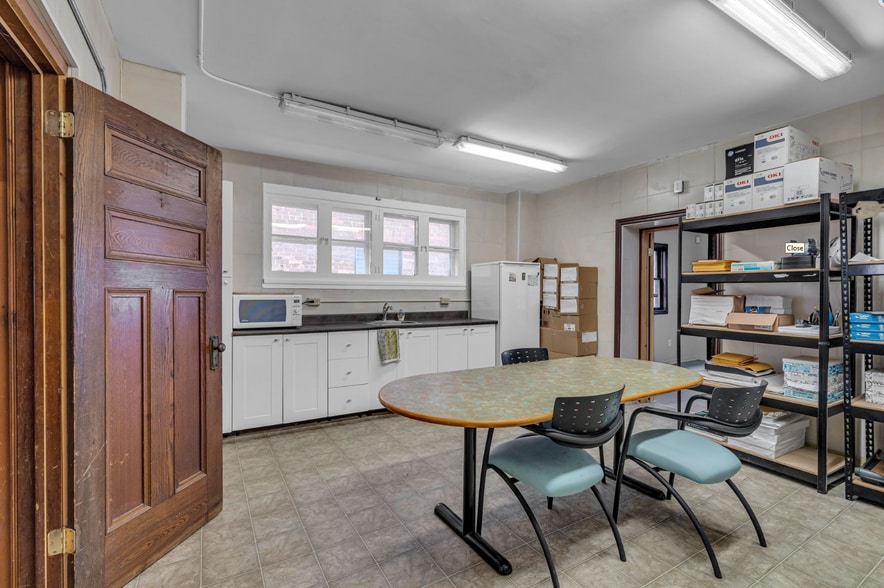 More Photos Of 113 Murray St, Ottawa Office For Sale