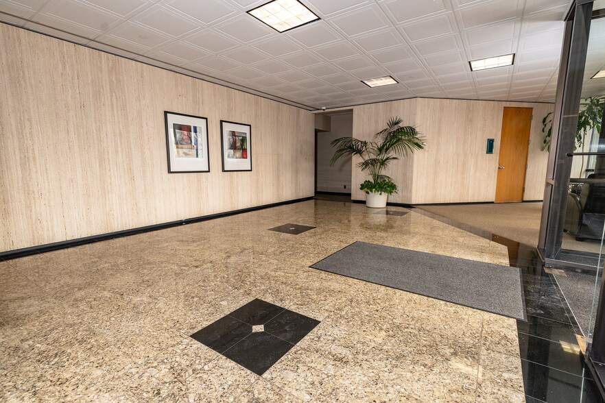 More Photos Of 8023 E 63rd Pl, Tulsa Office For Lease