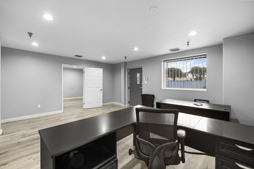 More Photos Of 13410 Waco St, Baldwin Park Manufacturing For Lease