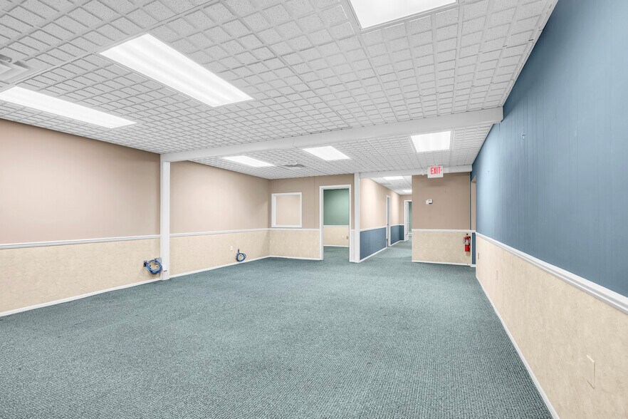 More Photos Of 20439 Mack Ave, Grosse Pointe Office For Sale