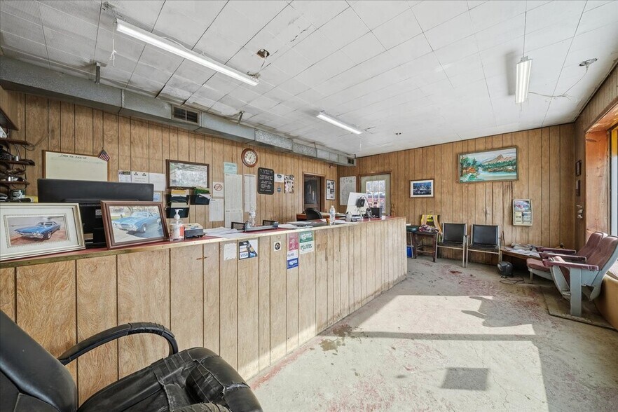 More Photos Of 735 Perry Hwy, Harmony Auto Repair For Sale