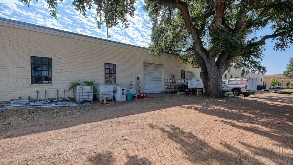 More Photos Of 2302 Main St, Waller Office For Sale