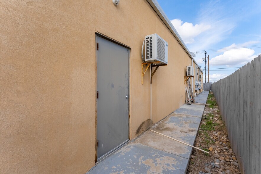 More Photos Of 801 Zillock Rd, San Benito Storefront For Lease