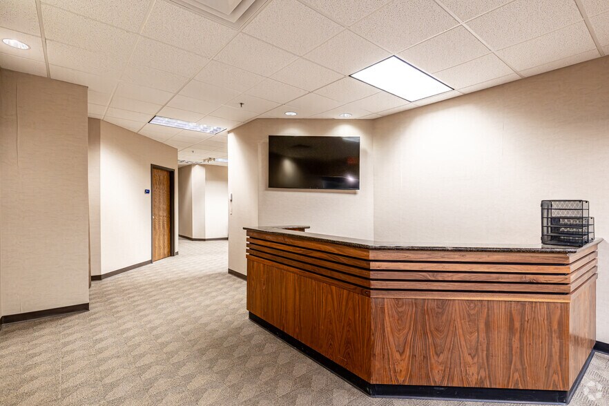 More Photos Of 250 S Executive Dr, Brookfield Office For Sale
