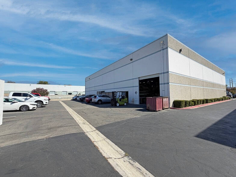 More Photos Of 28217 Avenue Crocker, Santa Clarita Warehouse For Sale