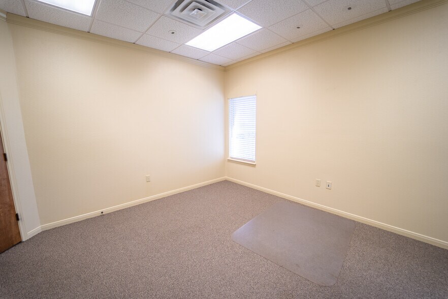 More Photos Of 5103 E Airline Rd, Victoria Office For Lease