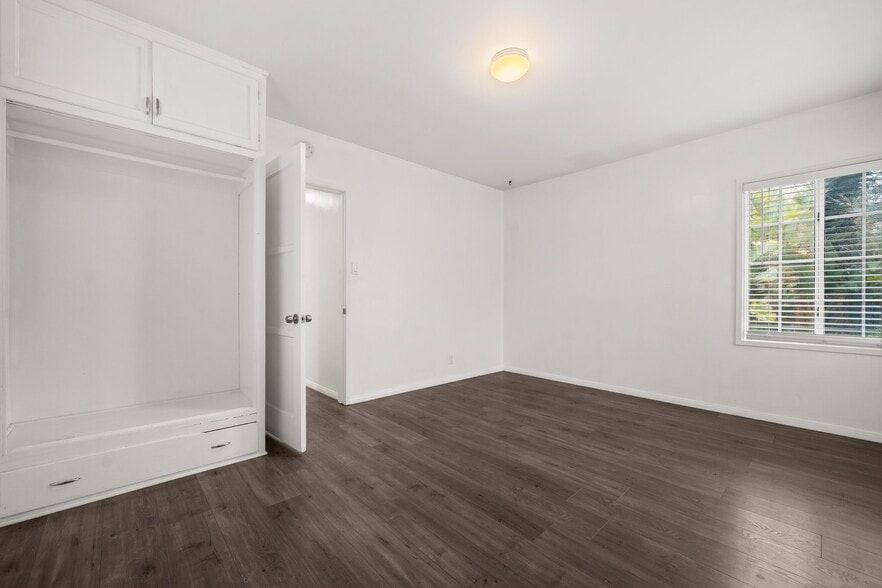 More Photos Of 2117 Stewart St, Santa Monica Apartments For Sale