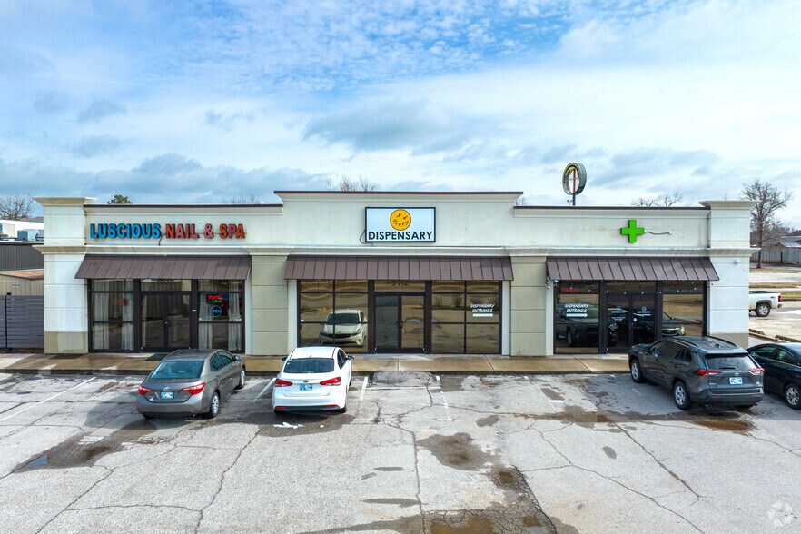 More Photos Of 9110-9114 N Macarthur Blvd, Oklahoma City Freestanding For Lease