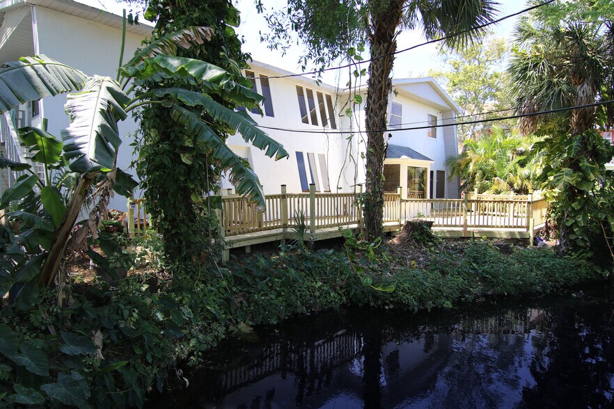 More Photos Of 2231-2233 Nursery Rd, Clearwater Loft Creative Space For Lease